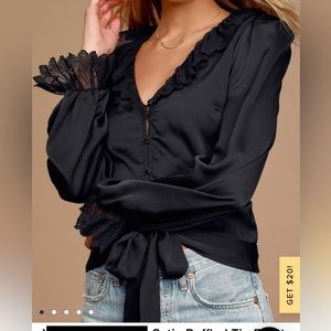 Size xs lulus button up top that ties at bottom